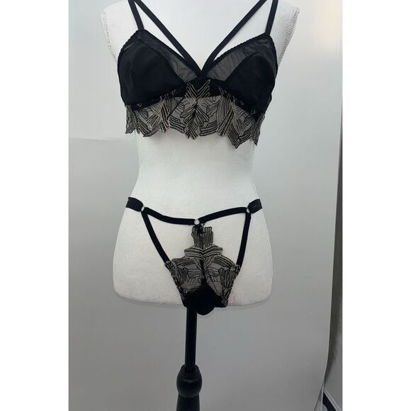 Black & Gold Embroidered Lingerie Set – Size Large – Sheer Lace & Mesh – Adjusta - Picture 1 of 12